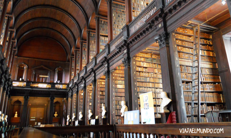 La biblioteca del Trinity College, en Dublín.